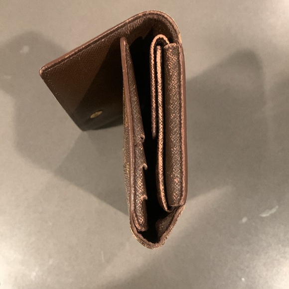 Louis Vuitton Damier Sarah Wallet Date Code TH1927 - Picture 8 of 10